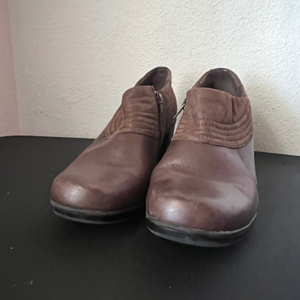 Clarks Brown Leather Square Toe Ankle Booties Side Zip Block Heel Shoes 9.5
